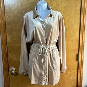 Velvet long line shirt/shacket. Size small. NWT. Champagne color.